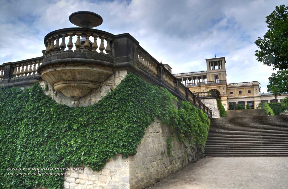 Orangerie in Parc Sanssouci, Potsdam – de trap leidt je blik omhoog.