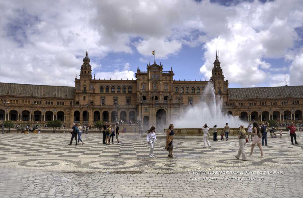 HDR-opname van Plaza España in Sevilla bij bewolkt weer – creatieve fotografie door Iwan Koenderman