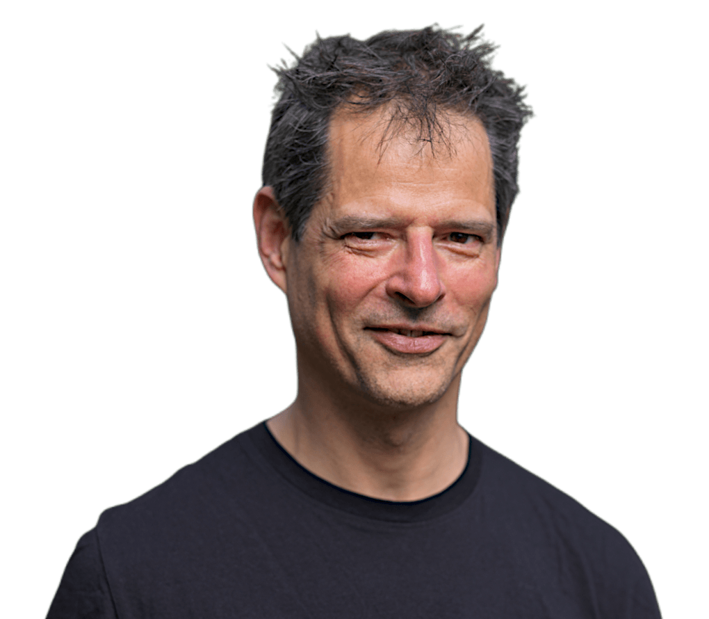 Iwan Koenderman kijkt schuin naar rechts, professioneel portret