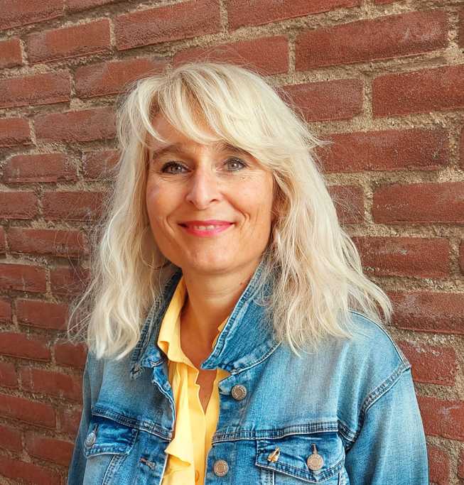 “Ciska van der Weele over coaching door Iwan Koenderman Ciska van der Weele, leefstijl- en vitaliteitscoach, vertelt hoe Iwan haar hielp focus te houden.